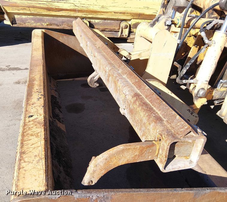 image for item EE5012 2004 Case 570 MXT landscape tractor