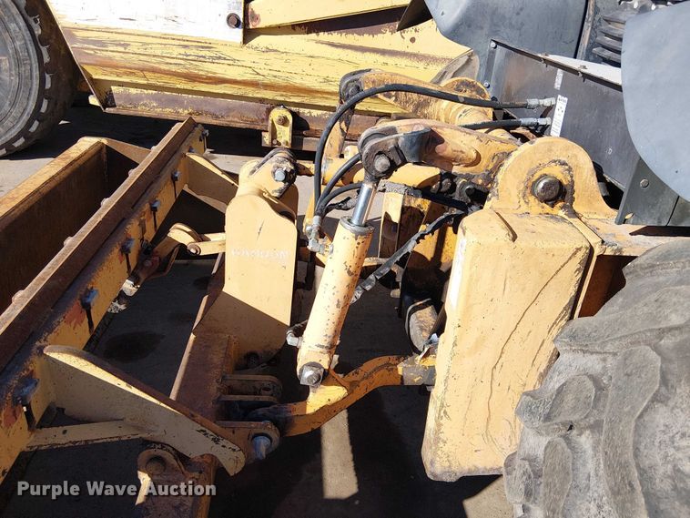 image for item EE5012 2004 Case 570 MXT landscape tractor