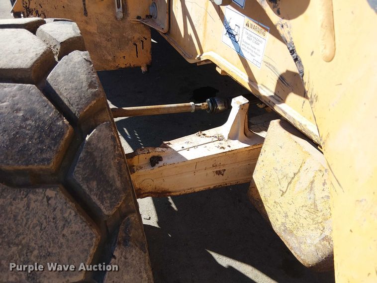 image for item EE5012 2004 Case 570 MXT landscape tractor