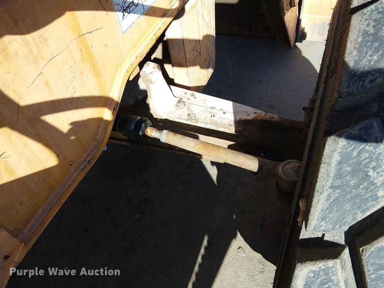 image for item EE5012 2004 Case 570 MXT landscape tractor