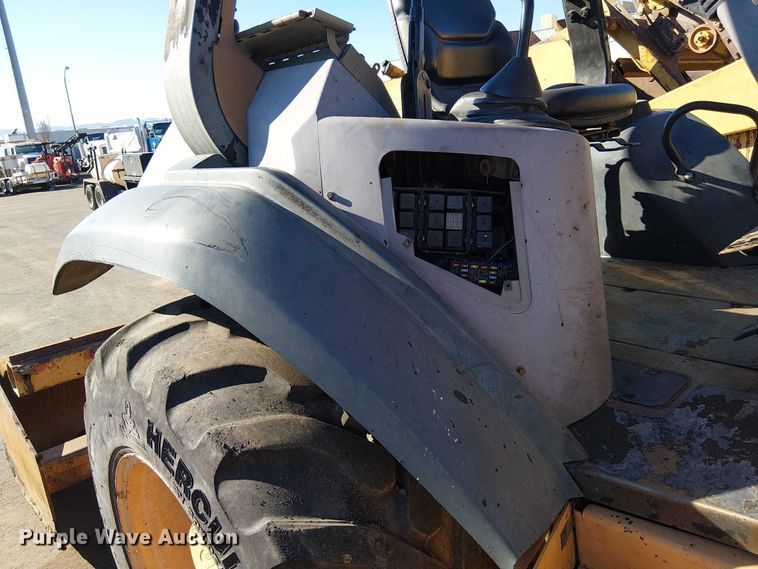 image for item EE5012 2004 Case 570 MXT landscape tractor