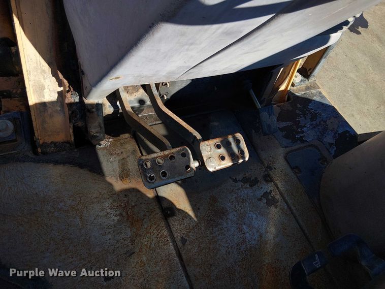 image for item EE5012 2004 Case 570 MXT landscape tractor