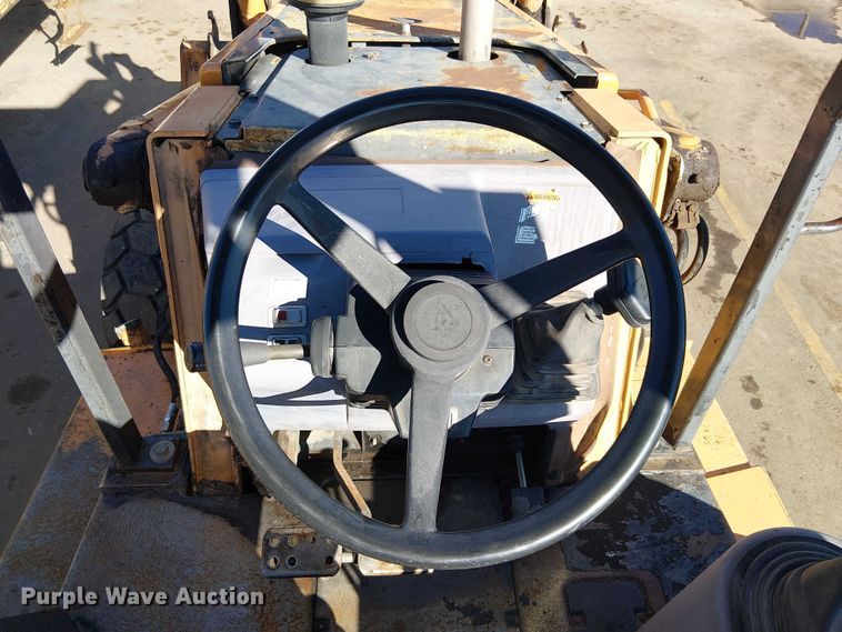 image for item EE5012 2004 Case 570 MXT landscape tractor