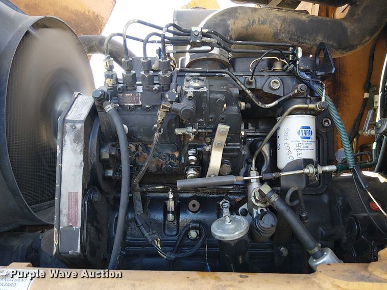 image for item EE5012 2004 Case 570 MXT landscape tractor