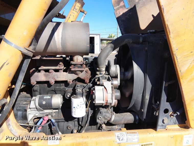 image for item EE5012 2004 Case 570 MXT landscape tractor