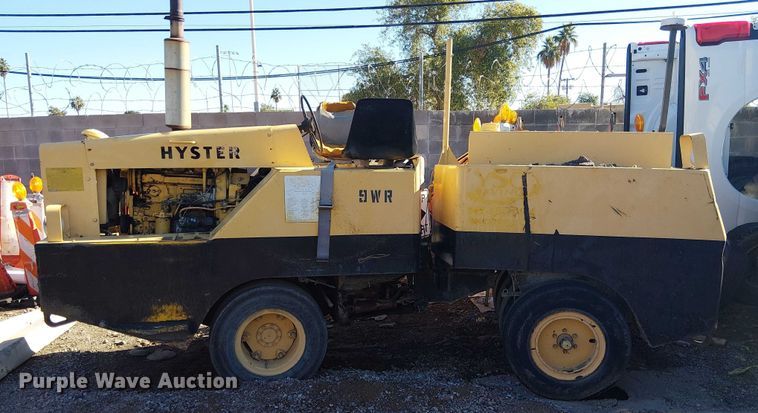 image for item EE5013 1973 Hyster 9WR pneumatic roller