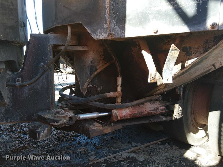 image for item EE5013 1973 Hyster 9WR pneumatic roller