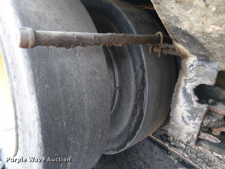 image for item EE5013 1973 Hyster 9WR pneumatic roller