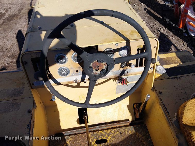 image for item EE5013 1973 Hyster 9WR pneumatic roller