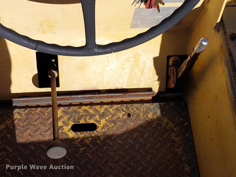 image for item EE5013 1973 Hyster 9WR pneumatic roller