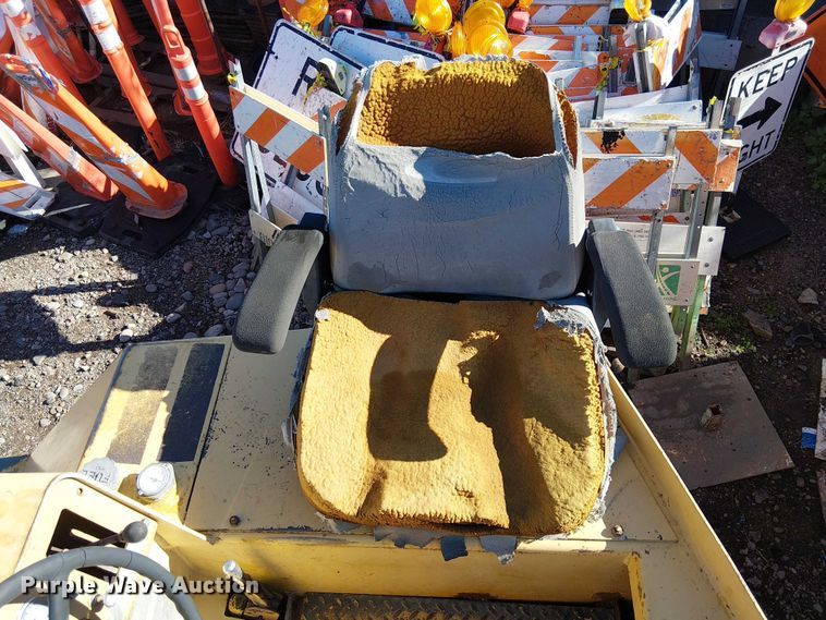 image for item EE5013 1973 Hyster 9WR pneumatic roller