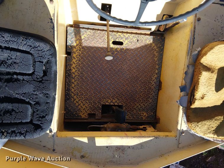 image for item EE5013 1973 Hyster 9WR pneumatic roller