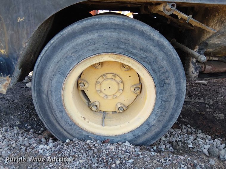 image for item EE5013 1973 Hyster 9WR pneumatic roller