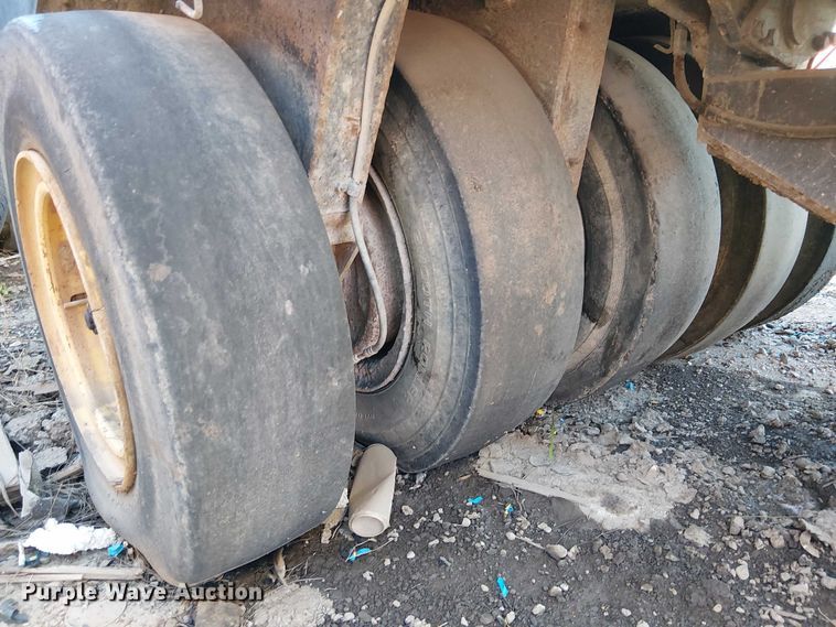 image for item EE5013 1973 Hyster 9WR pneumatic roller