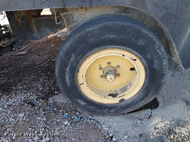 image for item EE5013 1973 Hyster 9WR pneumatic roller