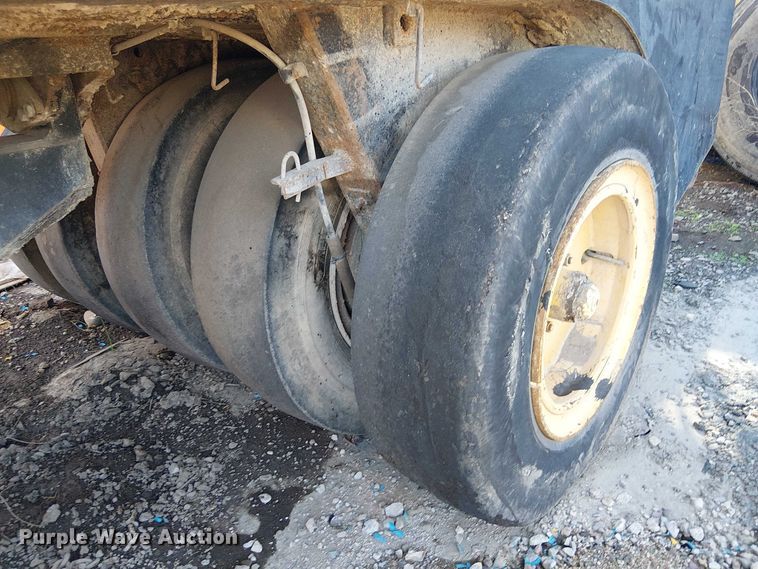 image for item EE5013 1973 Hyster 9WR pneumatic roller