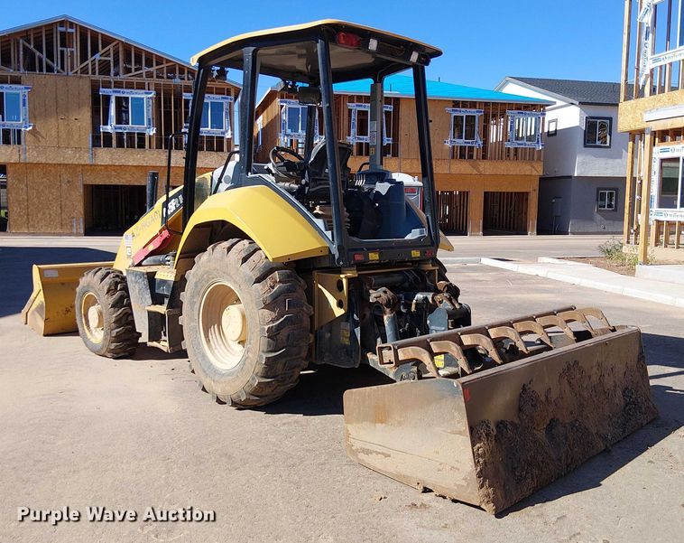 image for item EE5015 2020 Caterpillar 415F2IL landscape tractor