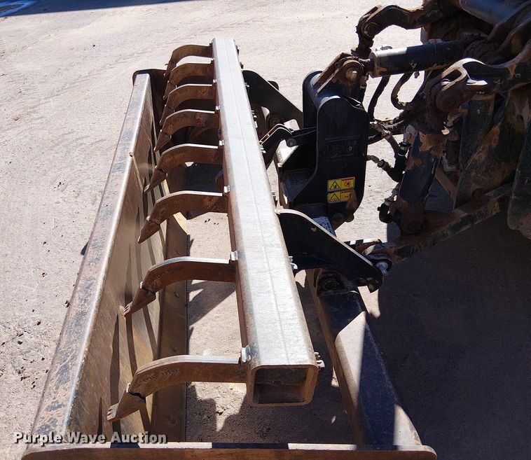 image for item EE5015 2020 Caterpillar 415F2IL landscape tractor