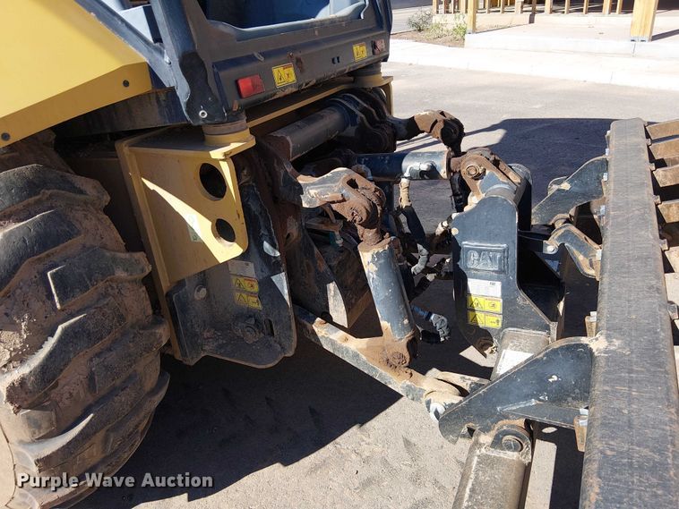 image for item EE5015 2020 Caterpillar 415F2IL landscape tractor