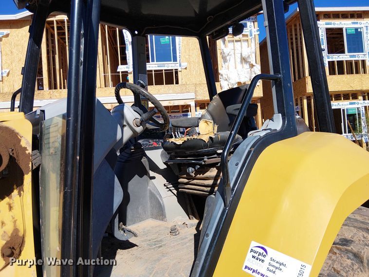 image for item EE5015 2020 Caterpillar 415F2IL landscape tractor