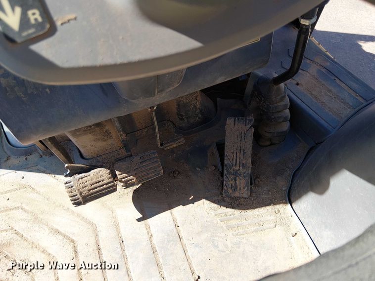 image for item EE5015 2020 Caterpillar 415F2IL landscape tractor