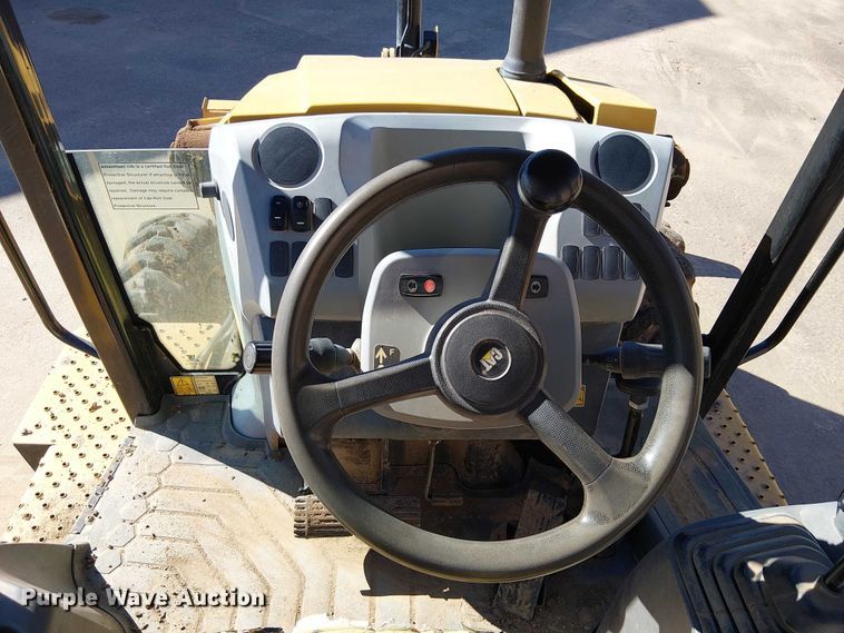 image for item EE5015 2020 Caterpillar 415F2IL landscape tractor