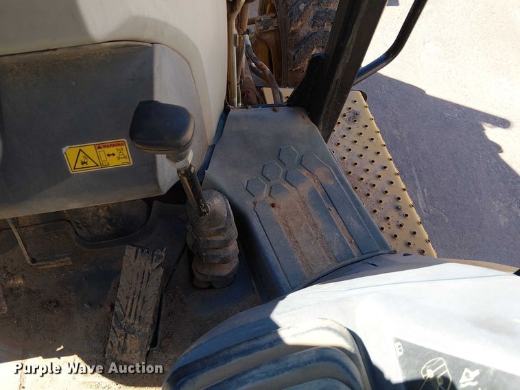 image for item EE5015 2020 Caterpillar 415F2IL landscape tractor