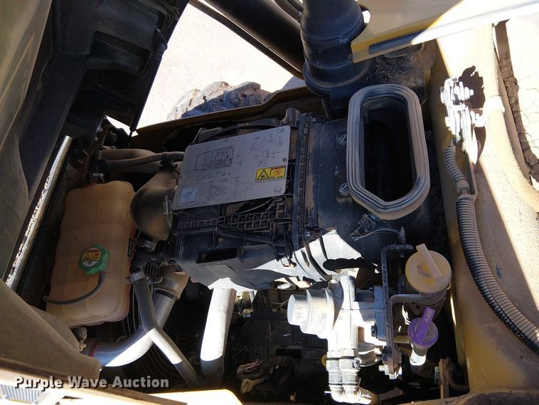 image for item EE5015 2020 Caterpillar 415F2IL landscape tractor