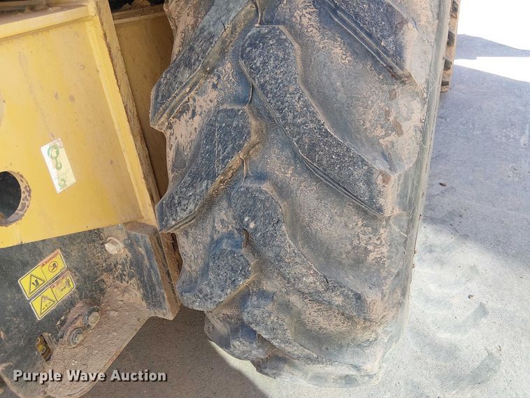 image for item EE5015 2020 Caterpillar 415F2IL landscape tractor