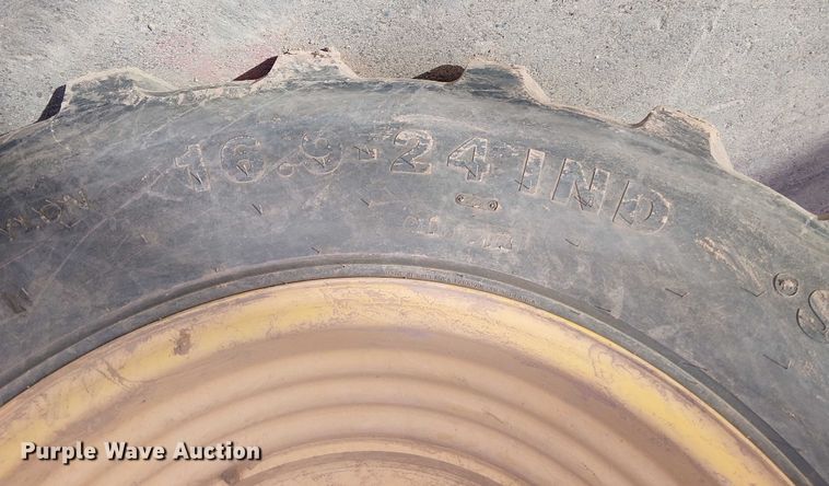 image for item EE5015 2020 Caterpillar 415F2IL landscape tractor