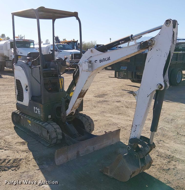 EXCAVADORA 2016 BOBCAT E20