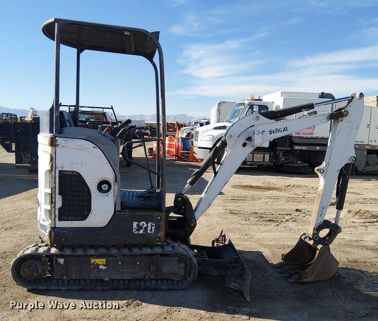 EXCAVADORA 2016 BOBCAT E20