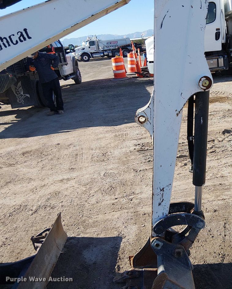 image for item EE5022 2016 Bobcat E20 mini excavator