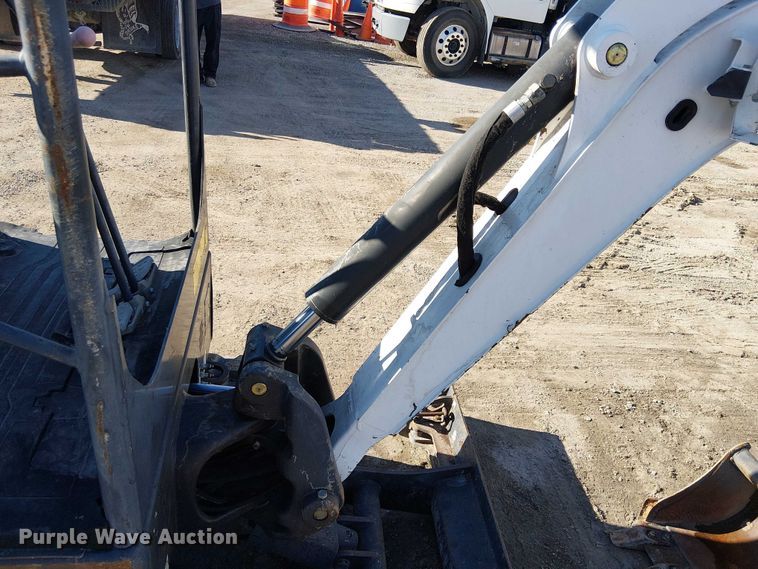 image for item EE5022 2016 Bobcat E20 mini excavator