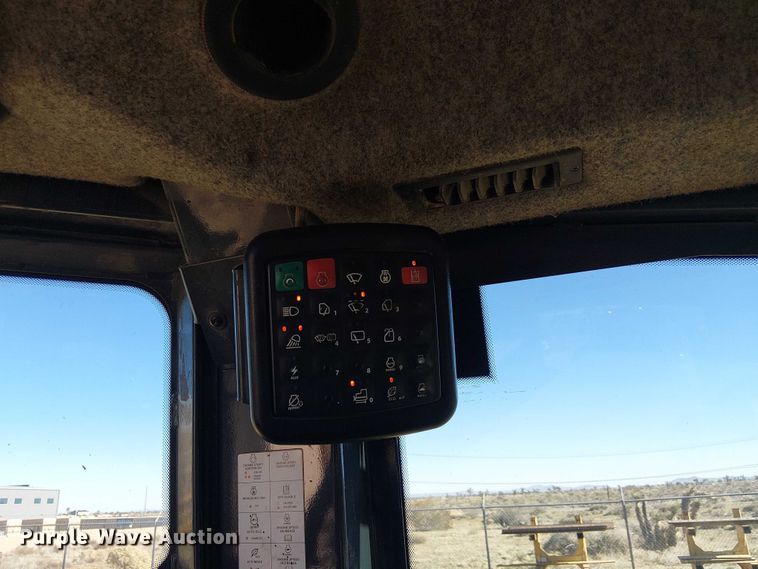 image for item EE5054 2015 John Deere 750K XLT dozer