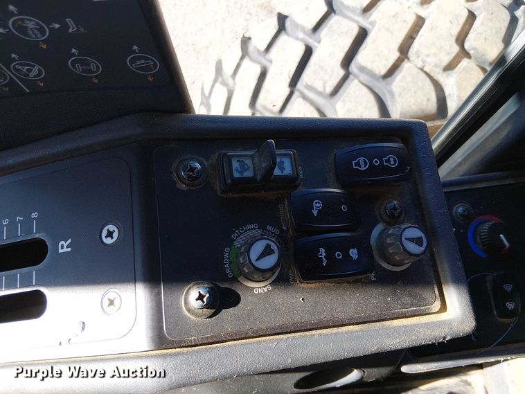 image for item EE5056 2015 John Deere 872 GP motor grader