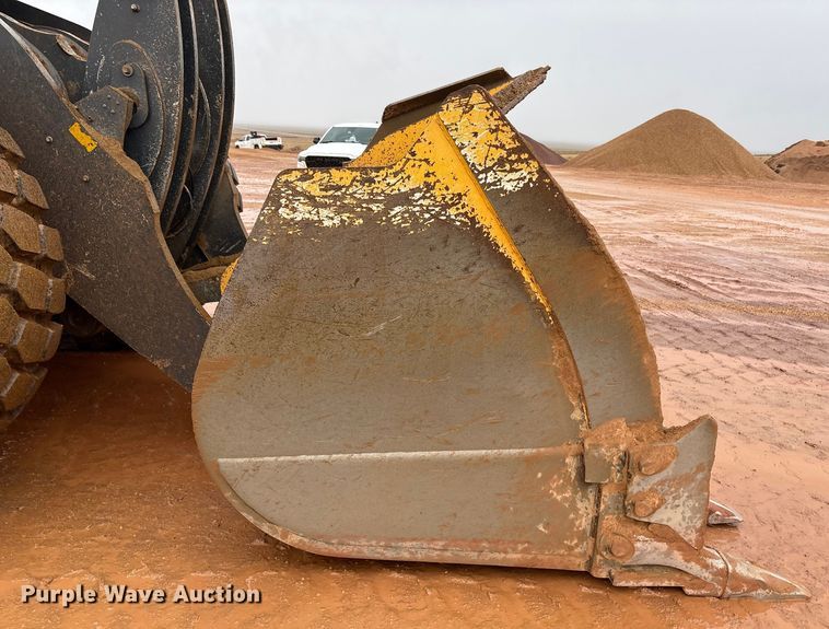 image for item EF6198 2022 John Deere 844L wheel loader