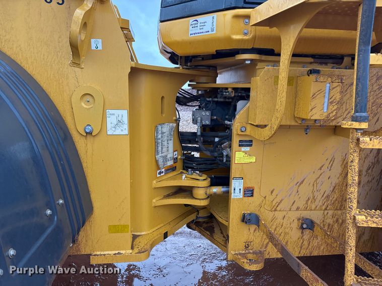 image for item EF6198 2022 John Deere 844L wheel loader