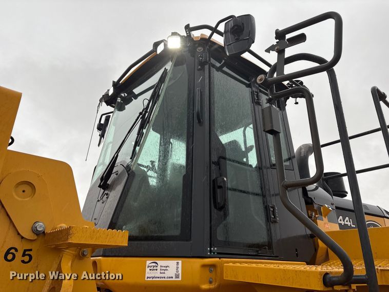 image for item EF6198 2022 John Deere 844L wheel loader