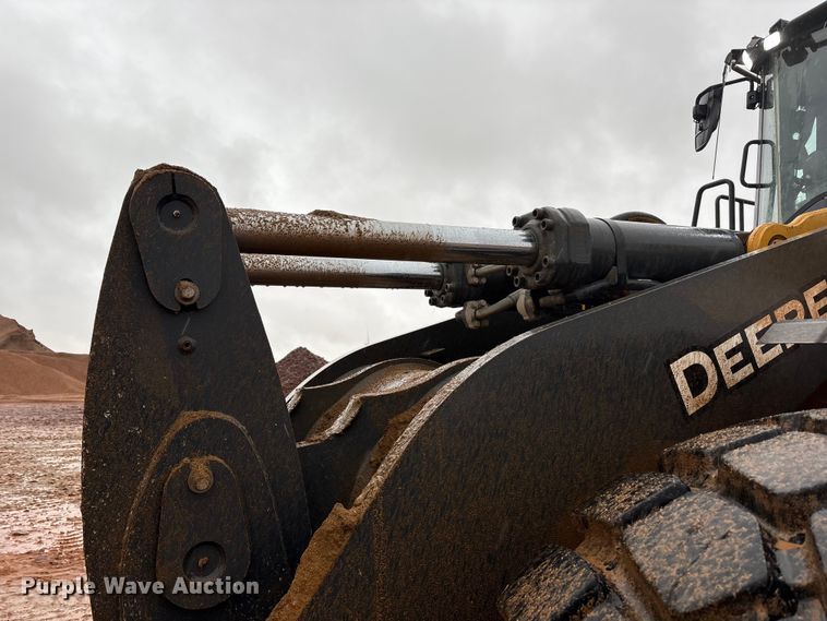 image for item EF6198 2022 John Deere 844L wheel loader