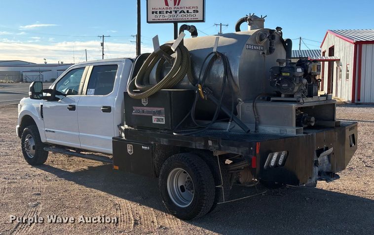 image for item EF6201 2022 Ford F350 Super Duty flatbed pickup truck