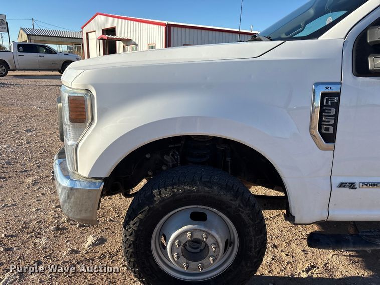 image for item EF6201 2022 Ford F350 Super Duty flatbed pickup truck