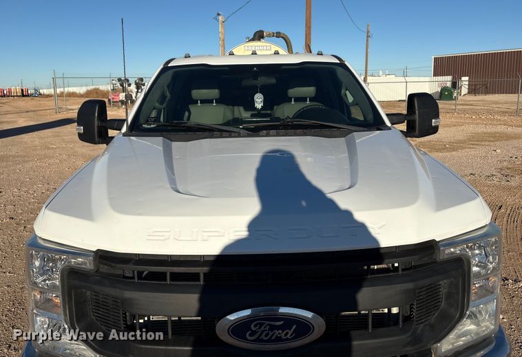 image for item EF6201 2022 Ford F350 Super Duty flatbed pickup truck