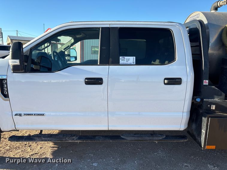 image for item EF6201 2022 Ford F350 Super Duty flatbed pickup truck