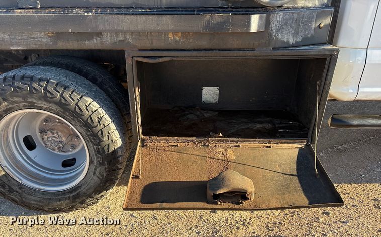 image for item EF6201 2022 Ford F350 Super Duty flatbed pickup truck