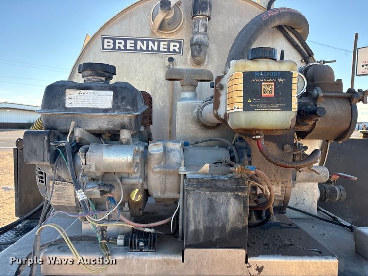 image for item EF6201 2022 Ford F350 Super Duty flatbed pickup truck