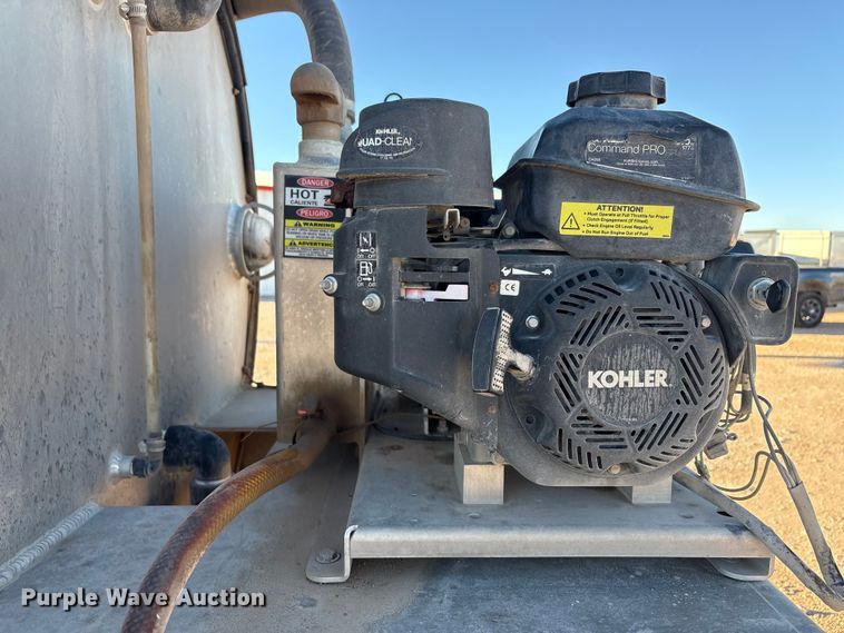 image for item EF6201 2022 Ford F350 Super Duty flatbed pickup truck