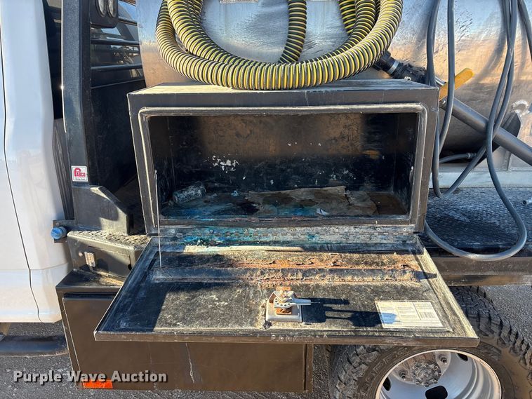 image for item EF6201 2022 Ford F350 Super Duty flatbed pickup truck