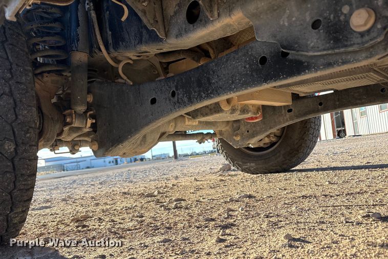 image for item EF6201 2022 Ford F350 Super Duty flatbed pickup truck