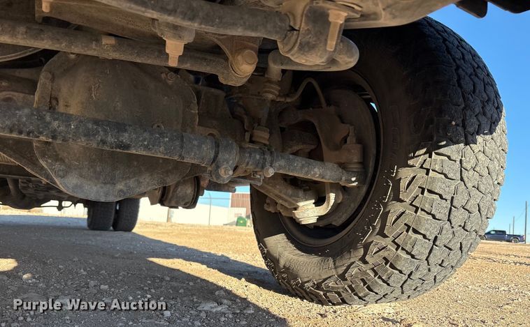 image for item EF6201 2022 Ford F350 Super Duty flatbed pickup truck